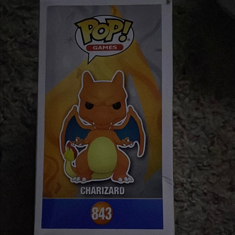 Charizard Vinyl Figure - Picture 4 of 4